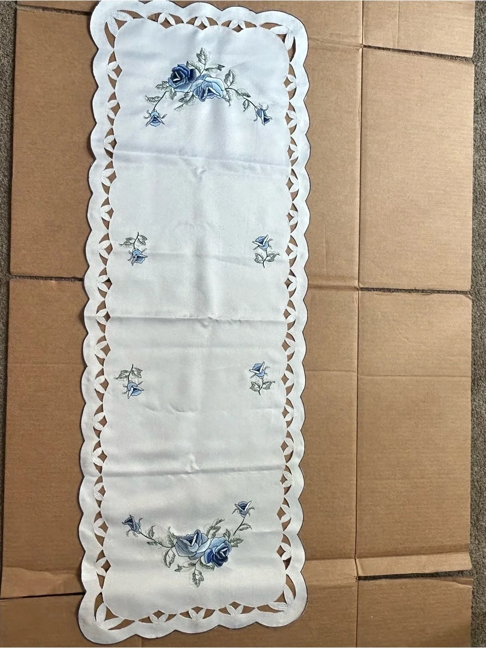 VINTAGE Embroidered Blue Floral Linen Table Runners, Placemats, Doilys. 11pc Set